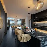 Villa Crystal Pine Luxury With Jacuzzi, Sauna & By Bqqk *