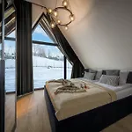 Crystal Pine Luxury With Jacuzzi, Sauna & By Bqqk Villa