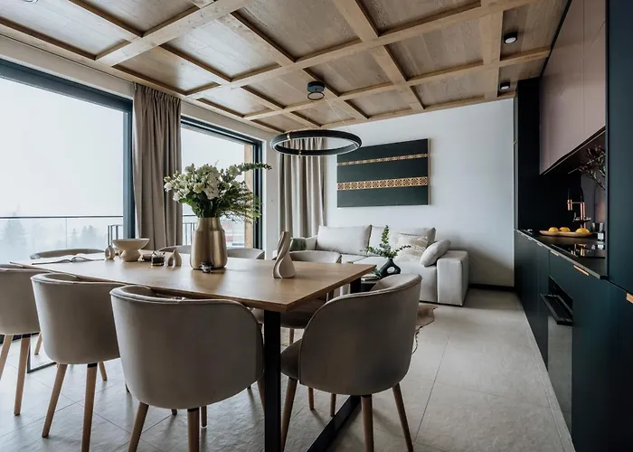 Crystal Pine Luxury With Jacuzzi, Sauna & By Bqqk *