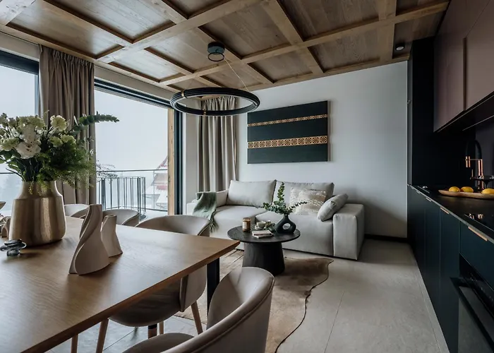 Crystal Pine Luxury With Jacuzzi, Sauna & By Bqqk *