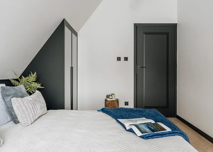 Crystal Pine Luxury With Jacuzzi, Sauna & By Bqqk