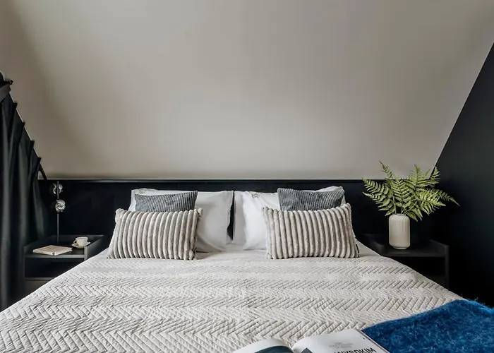 Crystal Pine Luxury With Jacuzzi, Sauna & By Bqqk Villa