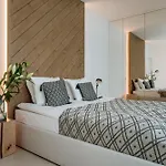 Crystal Pine Luxury With Jacuzzi, Sauna & By Bqqk 빌라