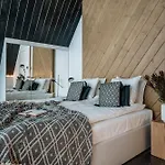 Crystal Pine Luxury With Jacuzzi, Sauna & By Bqqk