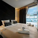Crystal Pine Luxury With Jacuzzi, Sauna & By Bqqk
