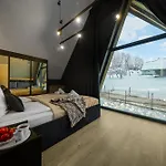 فيلة Crystal Pine Luxury With Jacuzzi, Sauna & By Bqqk زاكوباني