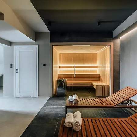 Crystal Pine Luxury With Jacuzzi, Sauna & By Bqqk Villa *