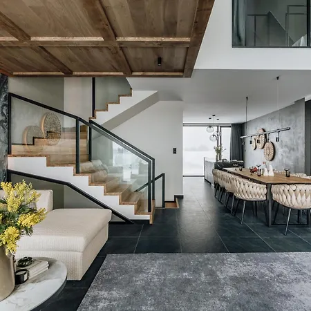 Crystal Pine Luxury With Jacuzzi, Sauna & By Bqqk