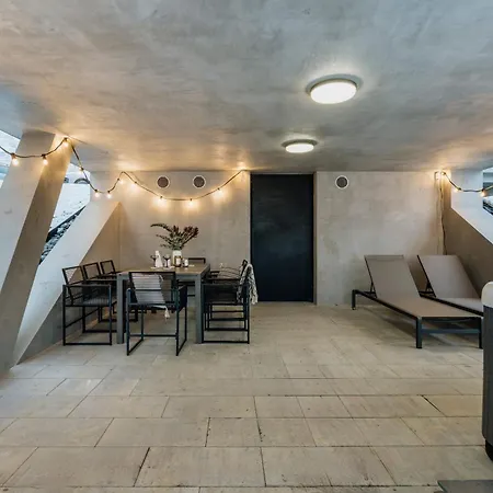 Crystal Pine Luxury With Jacuzzi, Sauna & By Bqqk زاكوباني