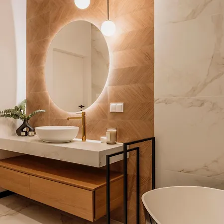 Crystal Pine Luxury With Jacuzzi, Sauna & By Bqqk וילה *