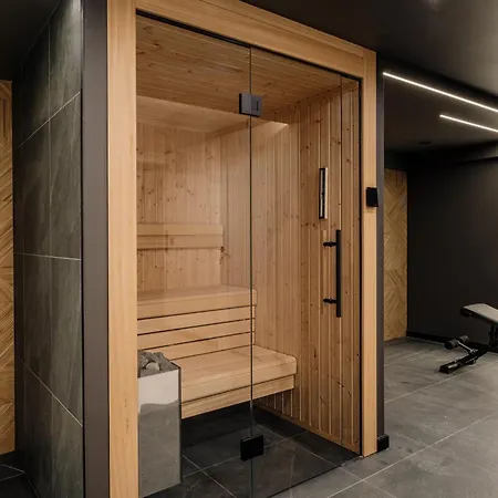 Crystal Pine Luxury With Jacuzzi, Sauna & By Bqqk *