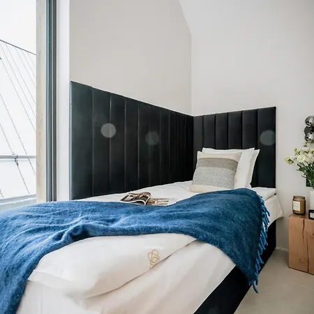 Crystal Pine Luxury With Jacuzzi, Sauna & By Bqqk *