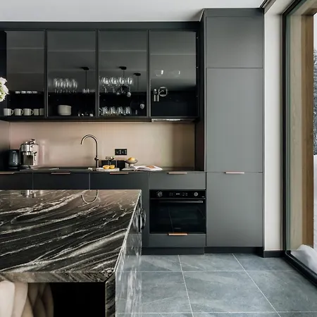 Crystal Pine Luxury With Jacuzzi, Sauna & By Bqqk
