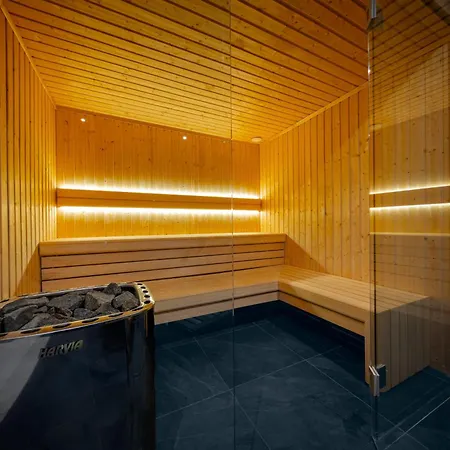 Crystal Pine Luxury With Jacuzzi, Sauna & By Bqqk زاكوباني