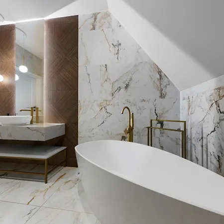 Crystal Pine Luxury With Jacuzzi, Sauna & By Bqqk וילה *