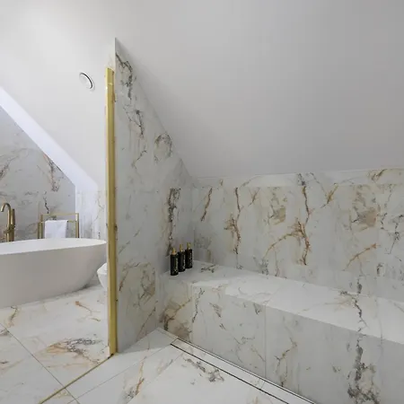 וילה Crystal Pine Luxury With Jacuzzi, Sauna & By Bqqk זקופאנה