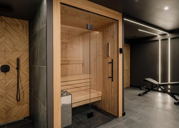 Crystal Pine Luxury With Jacuzzi, Sauna & By Bqqk *