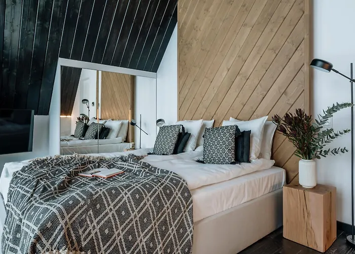 Crystal Pine Luxury With Jacuzzi, Sauna & By Bqqk