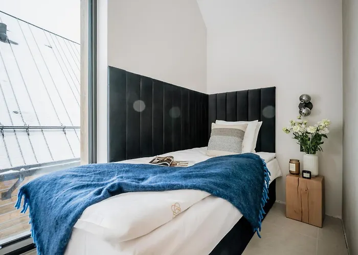 Crystal Pine Luxury With Jacuzzi, Sauna & By Bqqk *